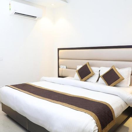Hotel Avi Inn Амритсар Экстерьер фото