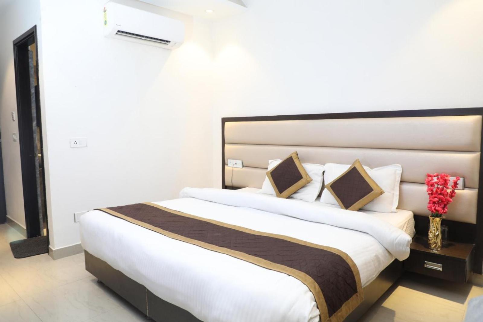 Hotel Avi Inn Амритсар Экстерьер фото