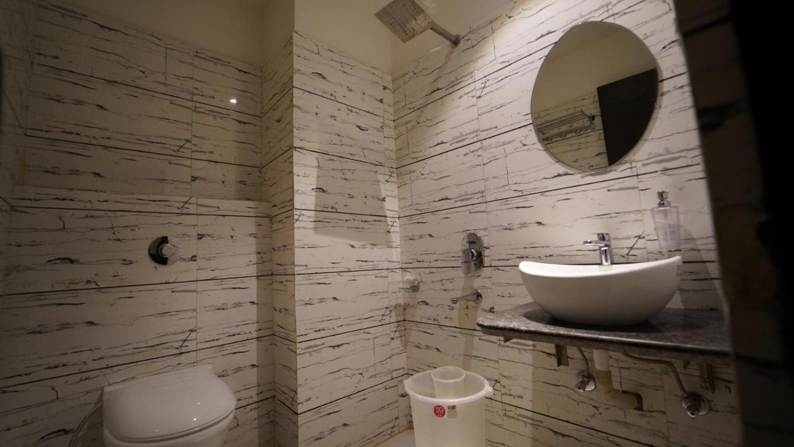 Hotel Avi Inn Амритсар Экстерьер фото