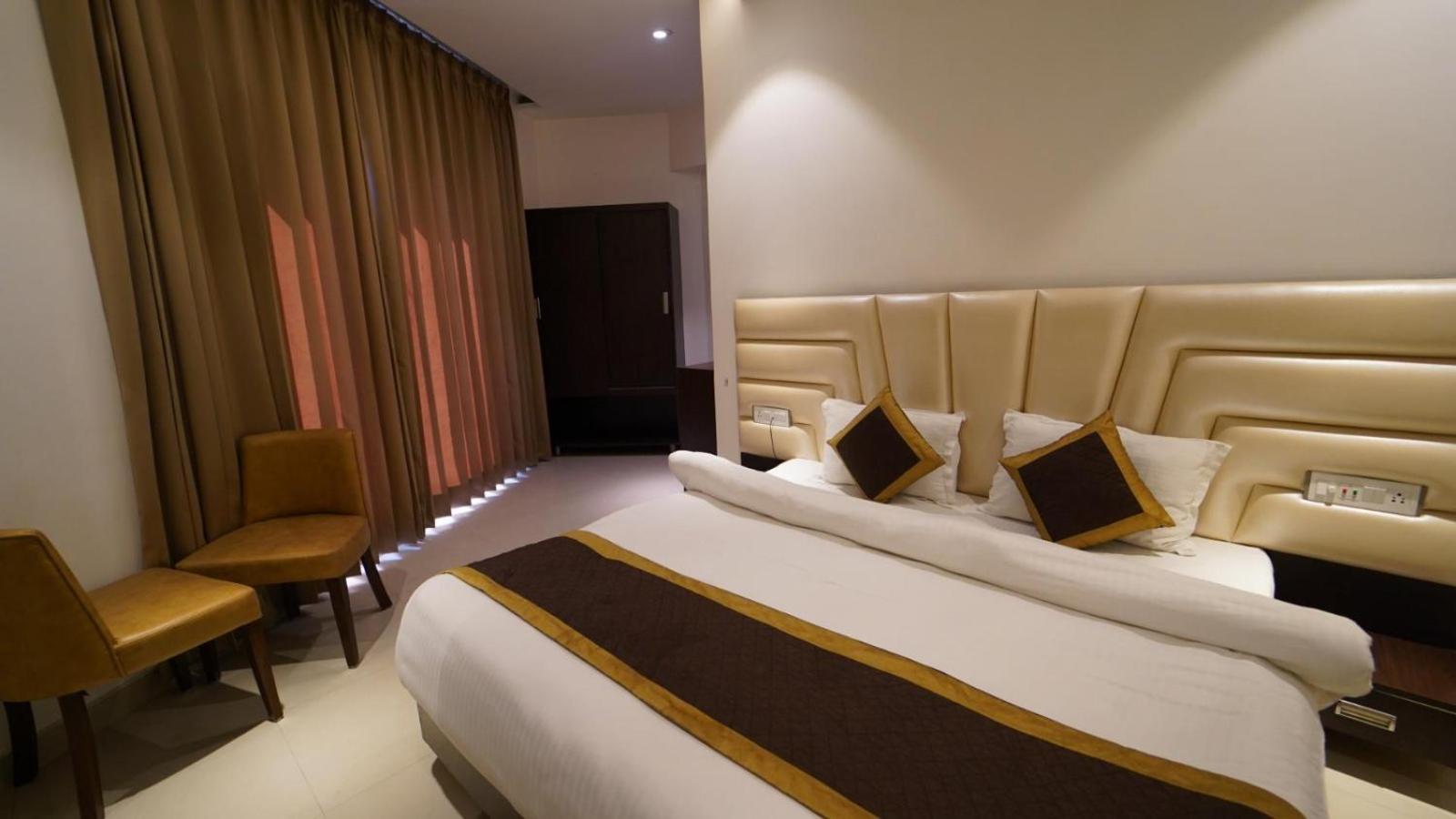 Hotel Avi Inn Амритсар Экстерьер фото